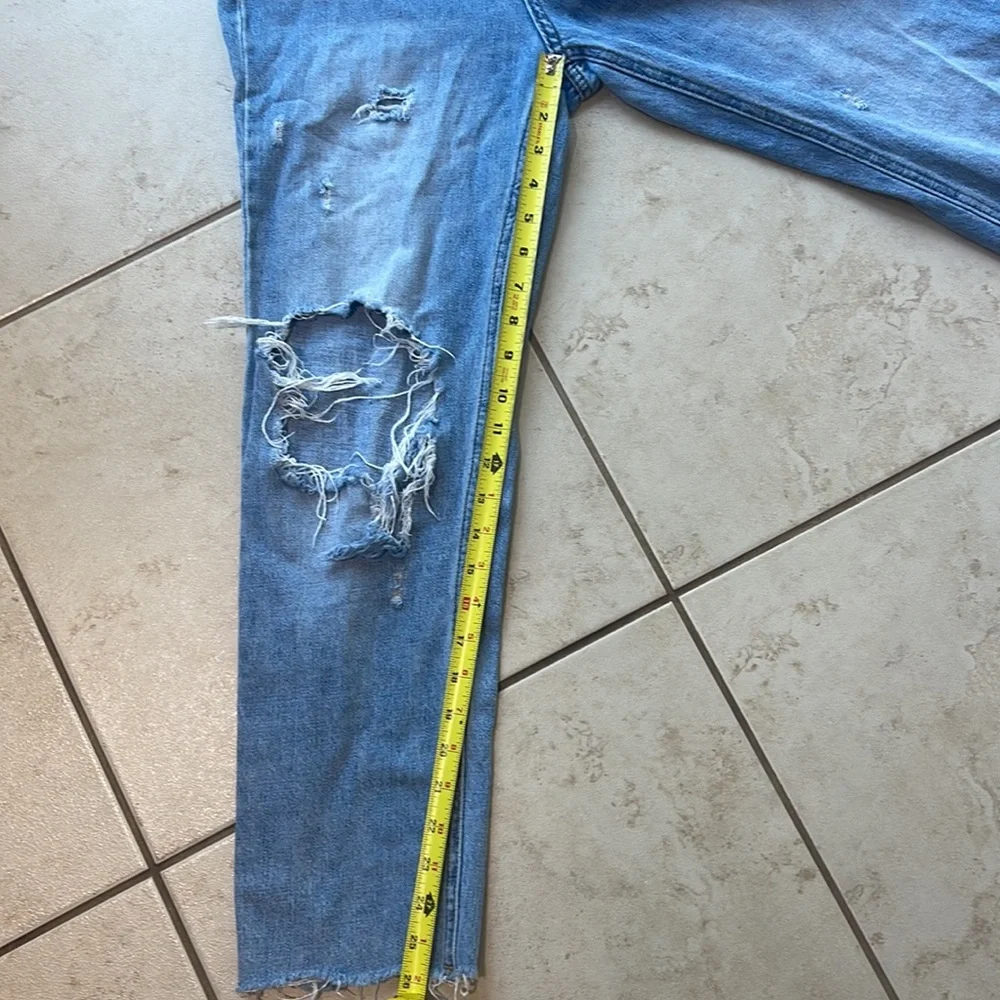 COPY - BDG RIPPED JEANS - Picture 3 of 5